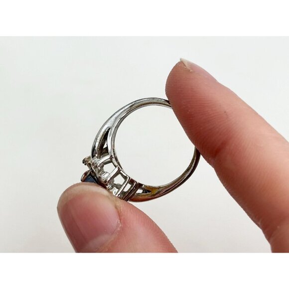 Silver Toned Blue Gemstone & Clear Gemstone Framed Vintage Vintage Ring - sz 6 - Picture 8 of 10